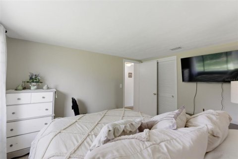 House in Bayonet Point, Florida 2 bedrooms, 111.48 sq.m. № 2120641 - photo 11