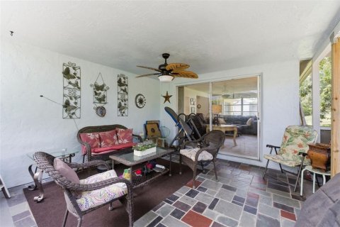 House in Bayonet Point, Florida 2 bedrooms, 111.48 sq.m. № 2120641 - photo 30
