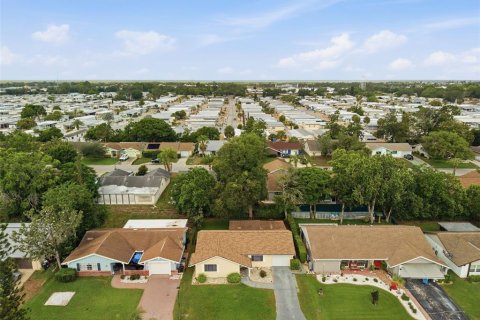 House in Bayonet Point, Florida 2 bedrooms, 111.48 sq.m. № 2120641 - photo 2