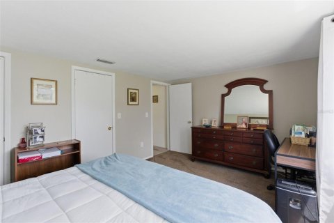 House in Bayonet Point, Florida 2 bedrooms, 111.48 sq.m. № 2120641 - photo 9