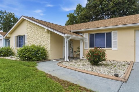 House in Bayonet Point, Florida 2 bedrooms, 111.48 sq.m. № 2120641 - photo 4