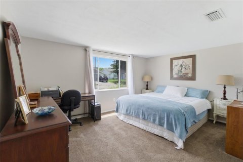 House in Bayonet Point, Florida 2 bedrooms, 111.48 sq.m. № 2120641 - photo 5