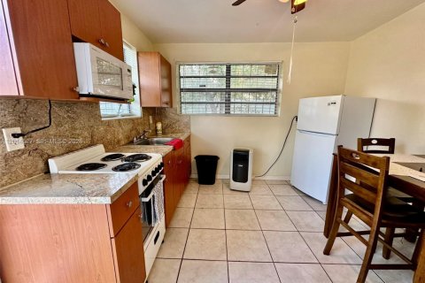 Commercial property in Miami Gardens, Florida 1 bedroom № 2076548
