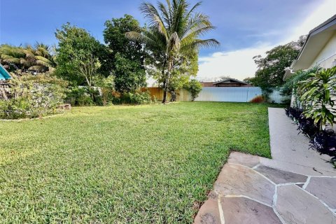 Commercial property in Miami Gardens, Florida 1 bedroom № 2076548 - photo 12