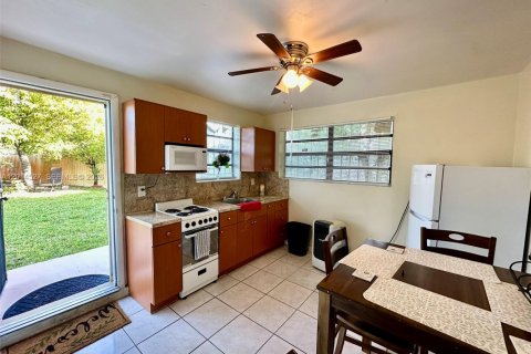 Commercial property in Miami Gardens, Florida 1 bedroom № 2076548 - photo 3