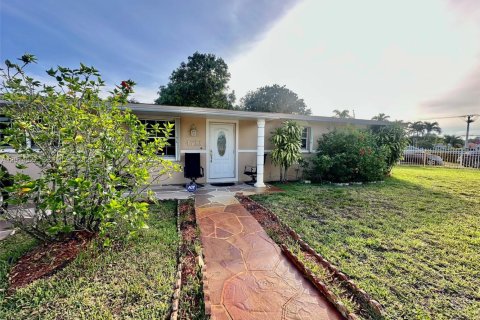 Commercial property in Miami Gardens, Florida 1 bedroom № 2076548 - photo 13