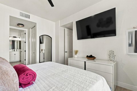 Condo in Port St. Lucie, Florida, 2 bedrooms  № 2376440 - photo 15