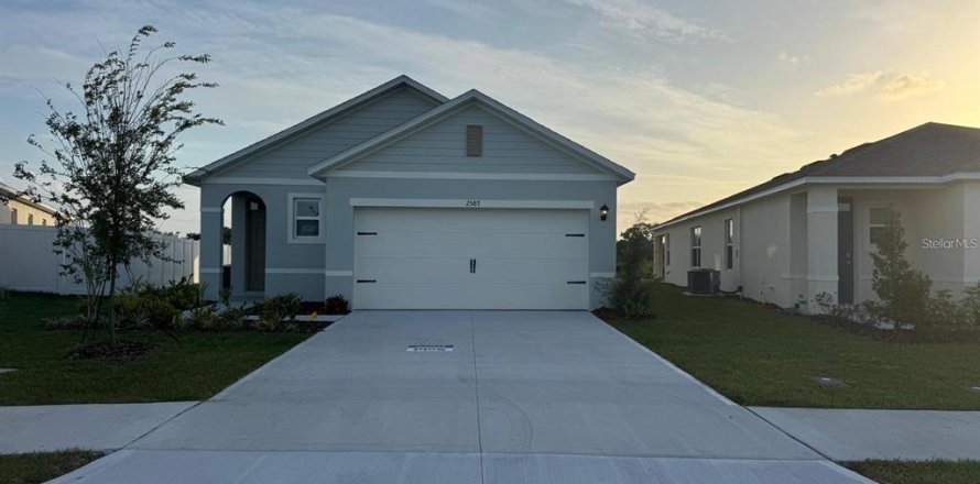 Casa en Winter Haven, Florida 3 dormitorios, 142.6 m2 № 2097824