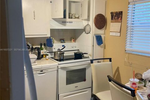 Купить кондоминиум в Тамарак, Флорида 2 спальни, 95.22м2, № 2053419 - фото 5