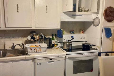 Купить кондоминиум в Тамарак, Флорида 2 спальни, 95.22м2, № 2053419 - фото 4