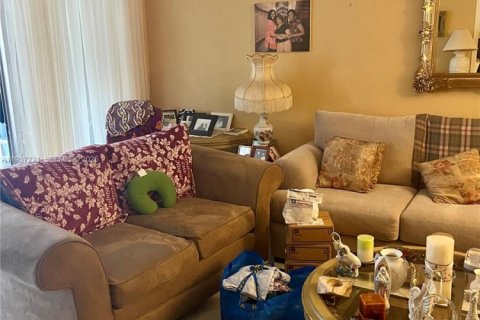 Купить кондоминиум в Тамарак, Флорида 2 спальни, 95.22м2, № 2053419 - фото 13