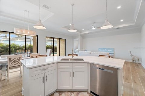 House in Port Charlotte, Florida 4 bedrooms, 196.21 sq.m. № 1724063 - photo 10
