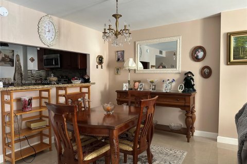 Condo in Hallandale Beach, Florida, 1 bedroom  № 2015985 - photo 25