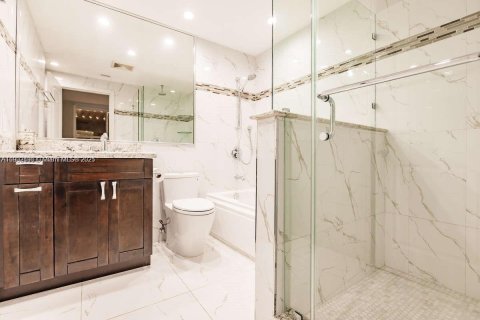 Condominio en alquiler en Bal Harbour, Florida, 1 dormitorio, 92.25 m2 № 1953876 - foto 16