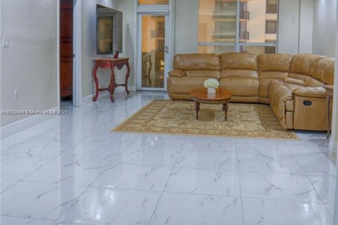 Condominio en alquiler en Bal Harbour, Florida, 1 dormitorio, 92.25 m2 № 1953876 - foto 8