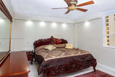Condominio en alquiler en Bal Harbour, Florida, 1 dormitorio, 92.25 m2 № 1953876 - foto 19