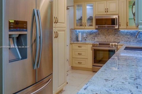 Condominio en alquiler en Bal Harbour, Florida, 1 dormitorio, 92.25 m2 № 1953876 - foto 26