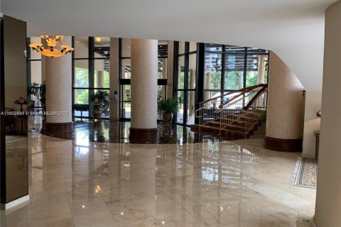 Condominio en alquiler en Bal Harbour, Florida, 1 dormitorio, 92.25 m2 № 1953876 - foto 3