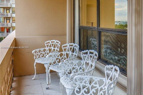Condominio en alquiler en Bal Harbour, Florida, 1 dormitorio, 92.25 m2 № 1953876 - foto 7