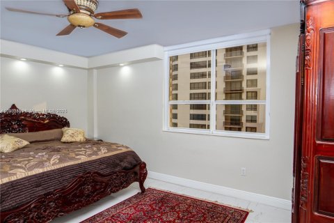 Condominio en alquiler en Bal Harbour, Florida, 1 dormitorio, 92.25 m2 № 1953876 - foto 20