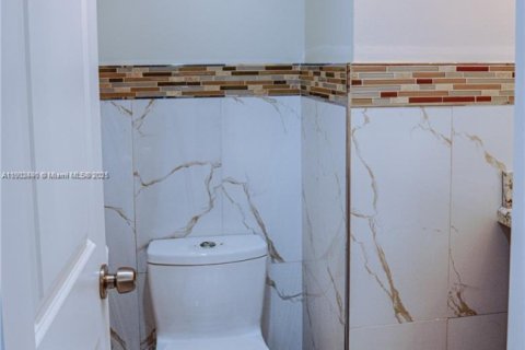 Condominio en alquiler en Bal Harbour, Florida, 1 dormitorio, 92.25 m2 № 1953876 - foto 11