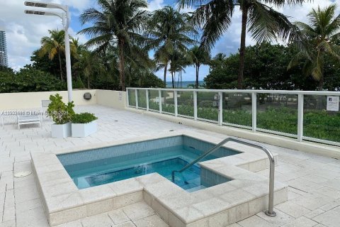 Condominio en alquiler en Bal Harbour, Florida, 1 dormitorio, 92.25 m2 № 1953876 - foto 29