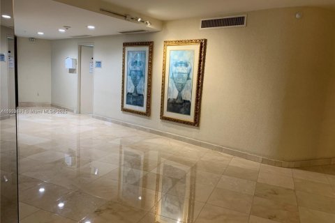 Condominio en alquiler en Bal Harbour, Florida, 1 dormitorio, 92.25 m2 № 1953876 - foto 4