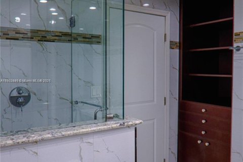 Condominio en alquiler en Bal Harbour, Florida, 1 dormitorio, 92.25 m2 № 1953876 - foto 13