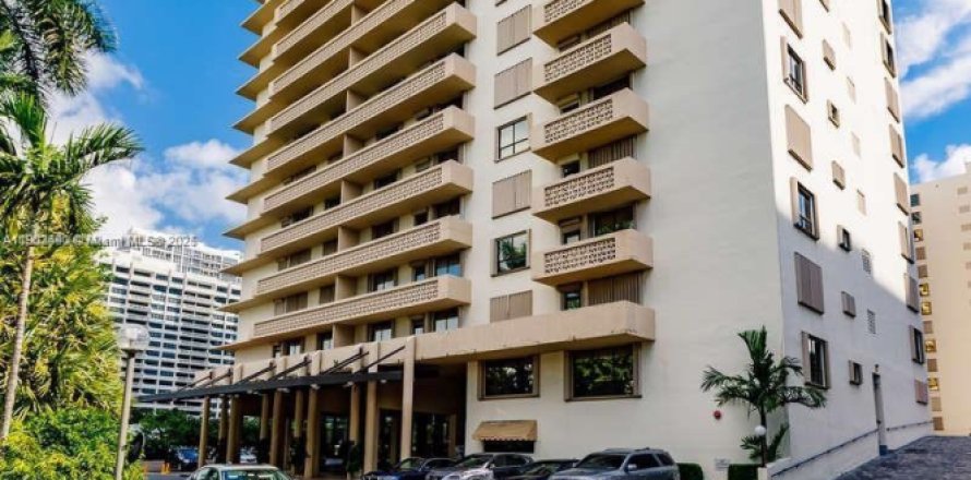 Condominio en Bal Harbour, Florida, 1 dormitorio  № 1953876