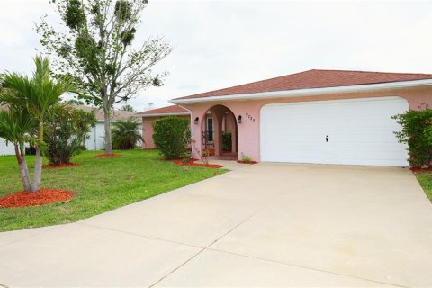Casa en Port Richey, Florida 3 dormitorios, 155.52 m2 № 2119318