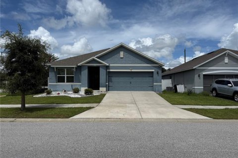 House in Auburndale, Florida 3 bedrooms, 157 sq.m. № 2308901