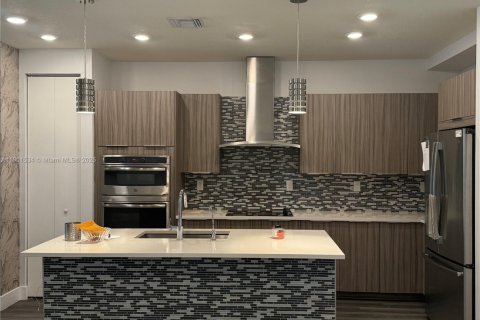 Townhouse in LANDMARK in Doral, Florida 3 bedrooms, 151.24 sq.m. № 1953185 - photo 4