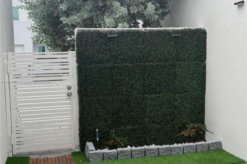 Townhouse in LANDMARK in Doral, Florida 3 bedrooms, 151.24 sq.m. № 1953185 - photo 22