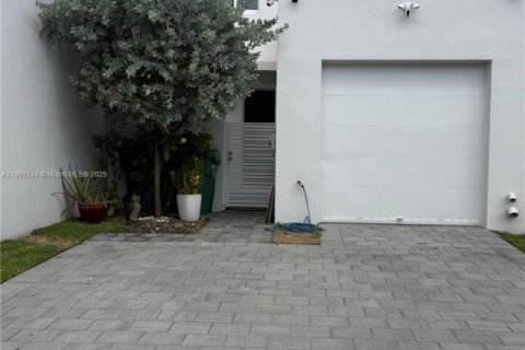 Townhouse in LANDMARK in Doral, Florida 3 bedrooms, 151.24 sq.m. № 1953185 - photo 23