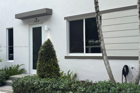Townhouse in LANDMARK in Doral, Florida 3 bedrooms, 151.24 sq.m. № 1953185 - photo 1