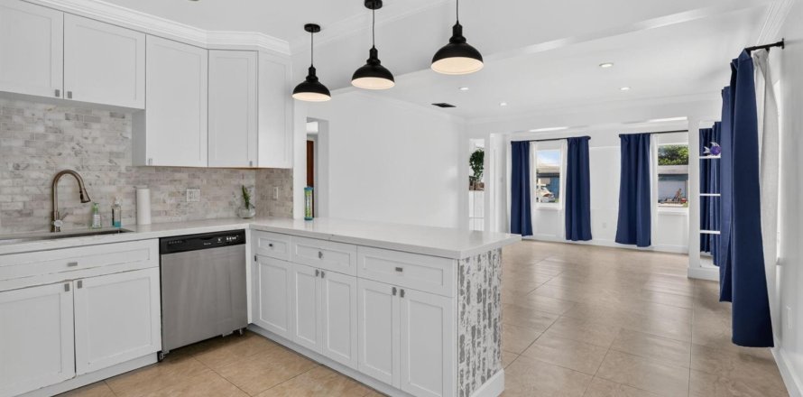 Casa en Hollywood, Florida 3 dormitorios, 109.53 m2 № 2173843
