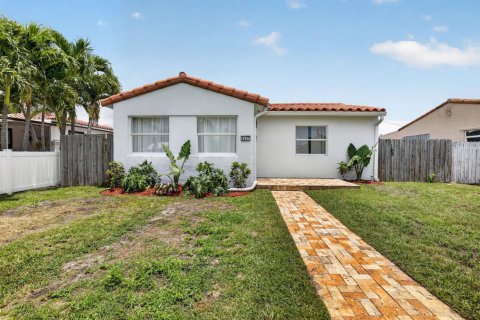 Casa en venta en Hollywood, Florida, 3 dormitorios, 109.53 m2 № 2173843 - foto 4