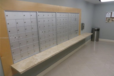 Снять в аренду кондоминиум в Майами, Флорида 1 спальня, 56.02м2, № 2145796 - фото 22