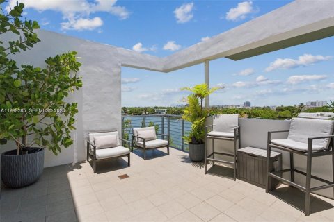 Touwnhouse à louer à Miami Beach, Floride: 3 chambres, 227.98 m2 № 2063020 - photo 23