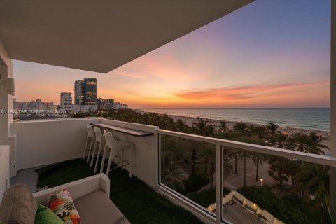 Condominio en venta en Miami Beach, Florida, 4 dormitorios, 238.29 m2 № 1983495 - foto 1