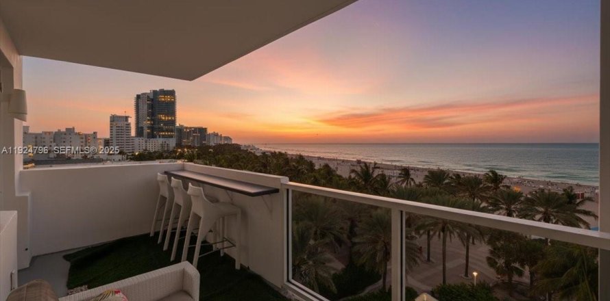 Condominio en Miami Beach, Florida, 4 dormitorios  № 1983495