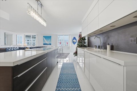 Condominio en venta en Miami Beach, Florida, 4 dormitorios, 238.29 m2 № 1983495 - foto 12
