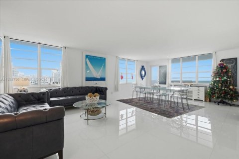 Condominio en venta en Miami Beach, Florida, 4 dormitorios, 238.29 m2 № 1983495 - foto 2