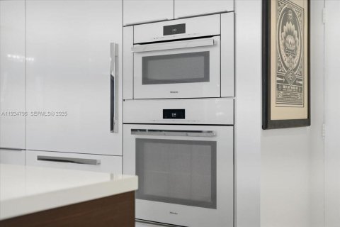 Condominio en venta en Miami Beach, Florida, 4 dormitorios, 238.29 m2 № 1983495 - foto 9