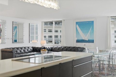 Condominio en venta en Miami Beach, Florida, 4 dormitorios, 238.29 m2 № 1983495 - foto 8
