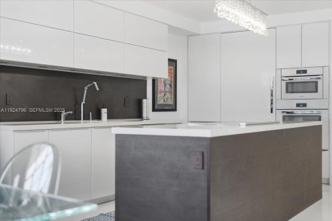 Condominio en venta en Miami Beach, Florida, 4 dormitorios, 238.29 m2 № 1983495 - foto 11
