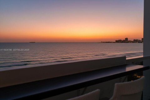 Condominio en venta en Miami Beach, Florida, 4 dormitorios, 238.29 m2 № 1983495 - foto 5