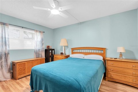 Condo in Largo, Florida, 2 bedrooms  № 1898507 - photo 13