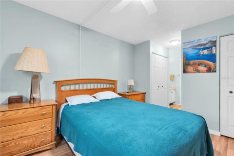 Condo in Largo, Florida, 2 bedrooms  № 1898507 - photo 15