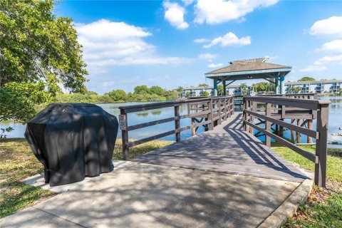 Condo in Largo, Florida, 2 bedrooms  № 1898507 - photo 24